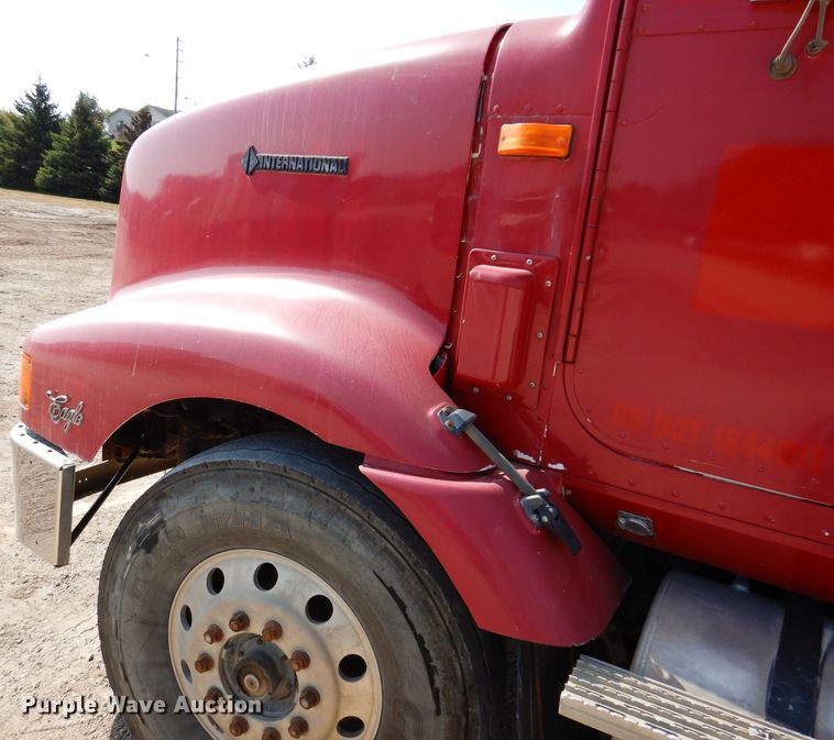 image for item KA9434 1995 International 9200  semi truck