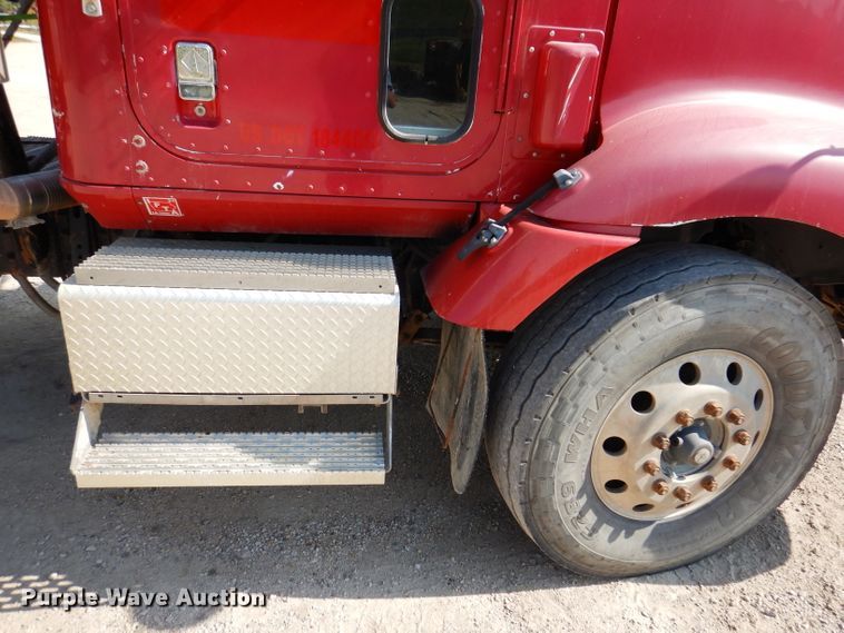 image for item KA9434 1995 International 9200  semi truck