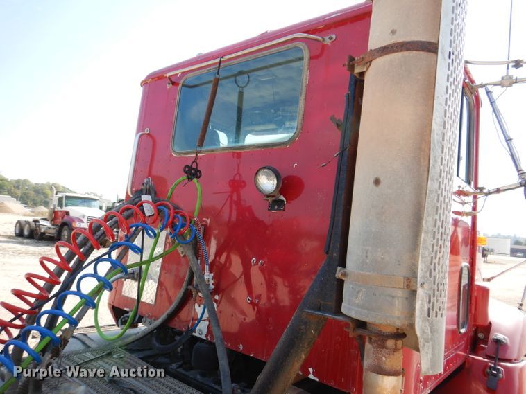 image for item KA9434 1995 International 9200  semi truck