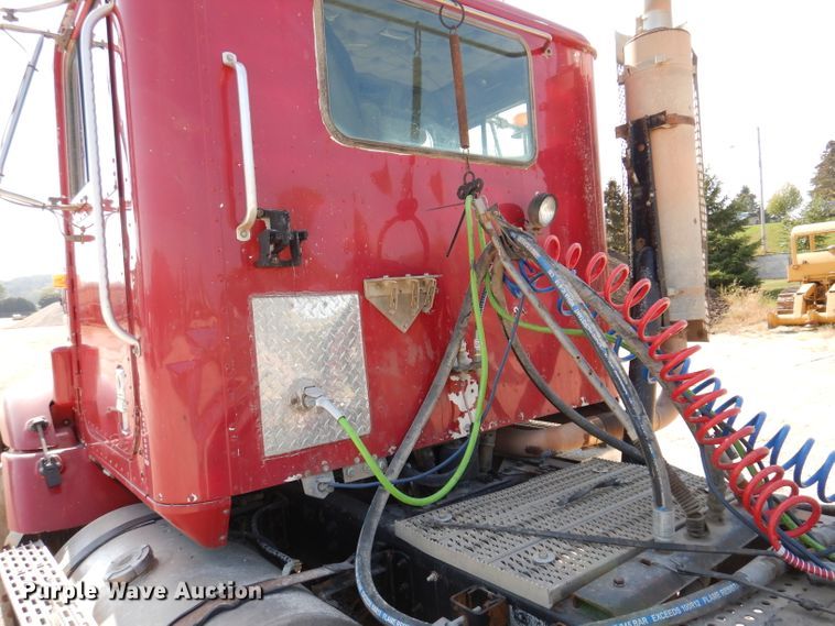 image for item KA9434 1995 International 9200  semi truck