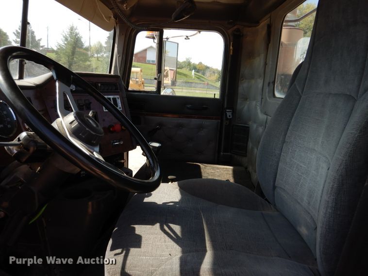 image for item KA9434 1995 International 9200  semi truck