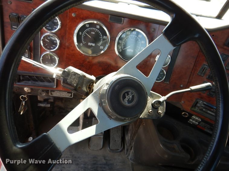 image for item KA9434 1995 International 9200  semi truck