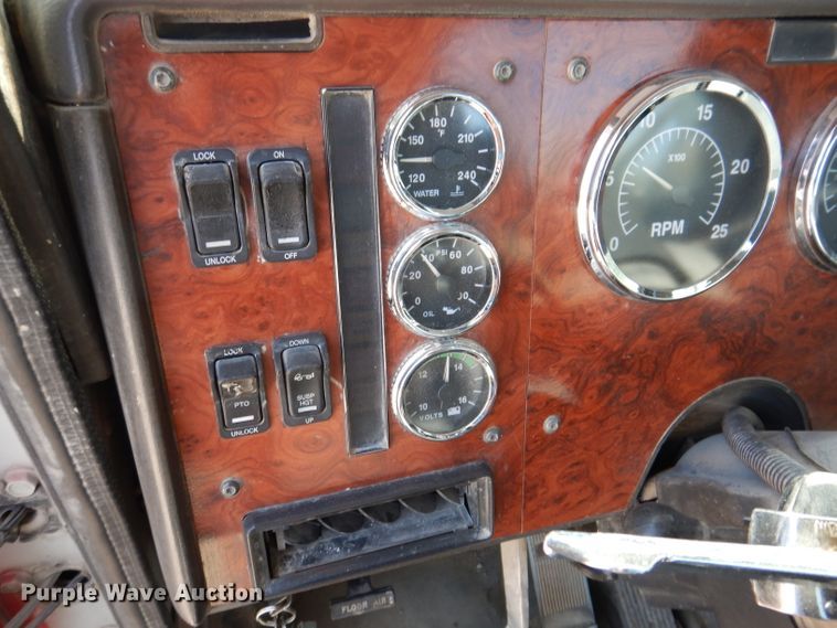 image for item KA9434 1995 International 9200  semi truck