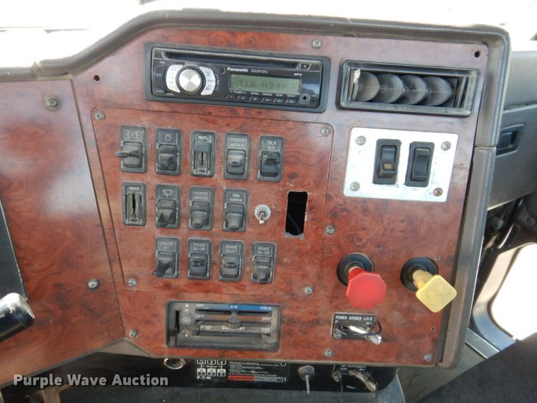 image for item KA9434 1995 International 9200  semi truck