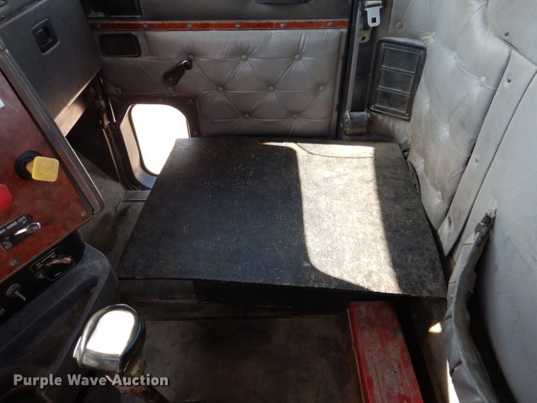 image for item KA9434 1995 International 9200  semi truck