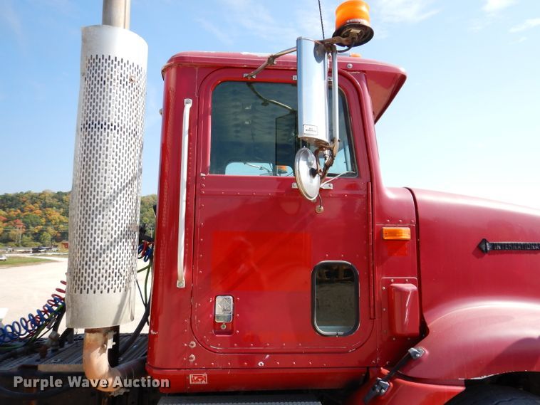 image for item KA9434 1995 International 9200  semi truck