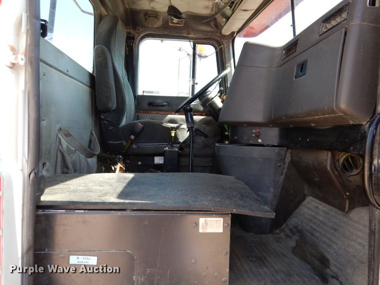 image for item KA9434 1995 International 9200  semi truck