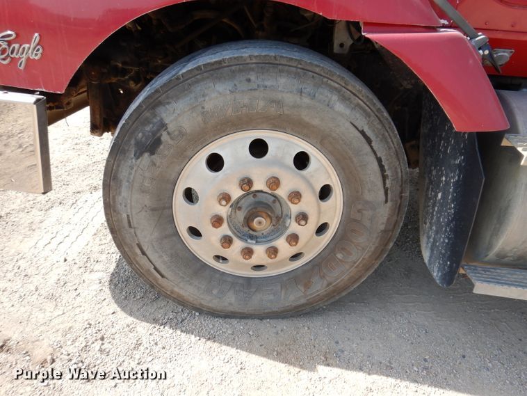 image for item KA9434 1995 International 9200  semi truck