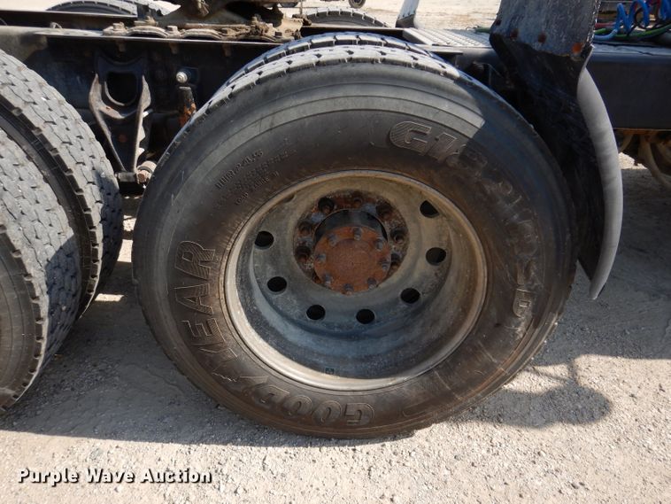 image for item KA9434 1995 International 9200  semi truck