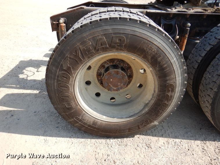 image for item KA9434 1995 International 9200  semi truck