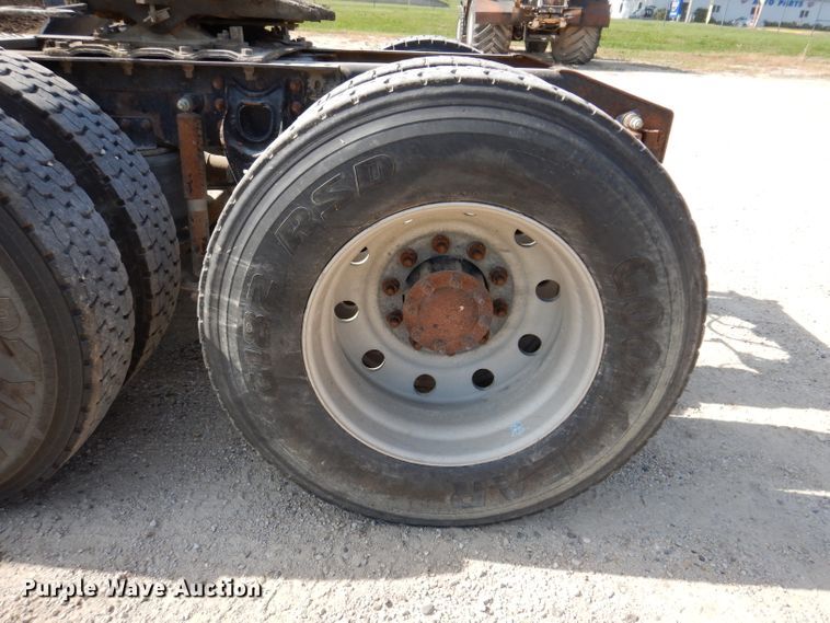 image for item KA9434 1995 International 9200  semi truck