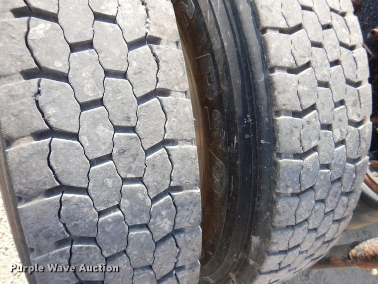 image for item KA9434 1995 International 9200  semi truck