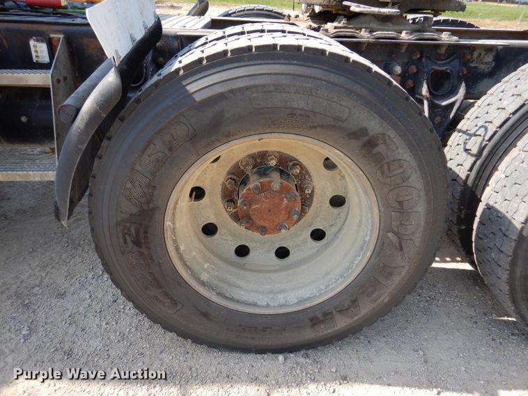 image for item KA9434 1995 International 9200  semi truck