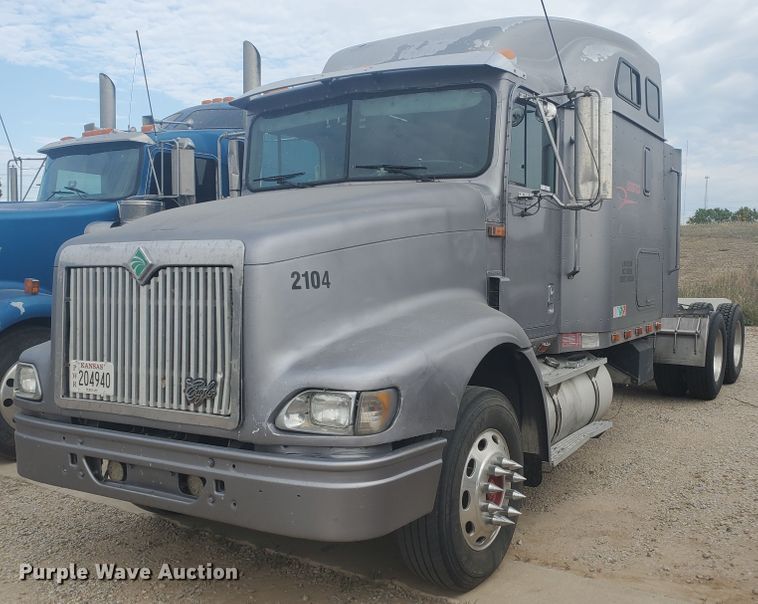 image for item KC9562 1999 International 9200  semi truck