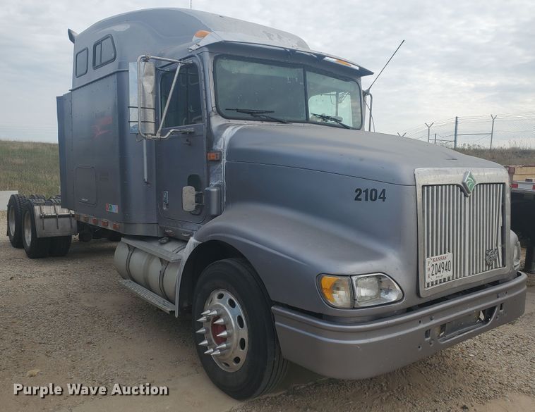 image for item KC9562 1999 International 9200  semi truck