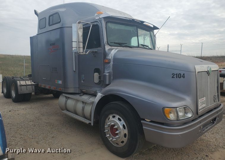 image for item KC9562 1999 International 9200  semi truck