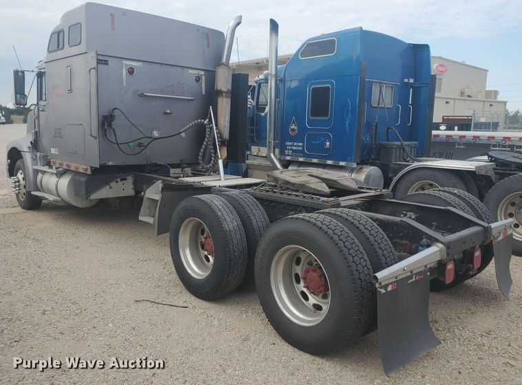 image for item KC9562 1999 International 9200  semi truck