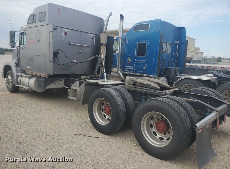 image for item KC9562 1999 International 9200  semi truck