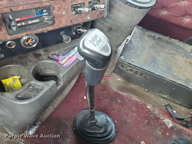 image for item KC9562 1999 International 9200  semi truck