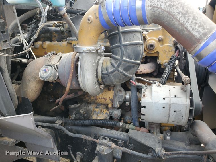 image for item KC9562 1999 International 9200  semi truck