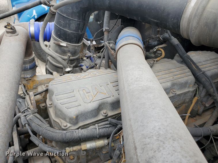 image for item KC9562 1999 International 9200  semi truck