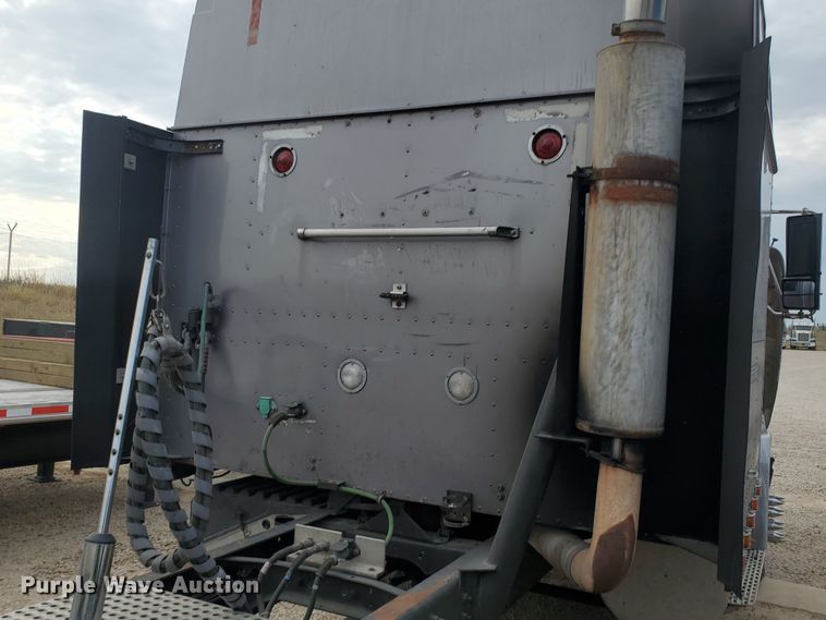 image for item KC9562 1999 International 9200  semi truck