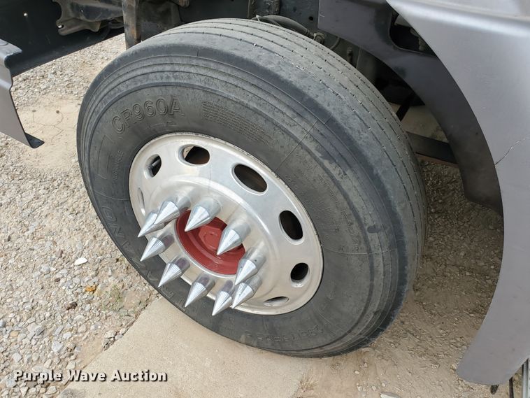 image for item KC9562 1999 International 9200  semi truck