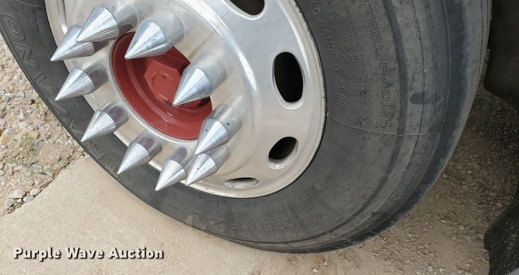 image for item KC9562 1999 International 9200  semi truck