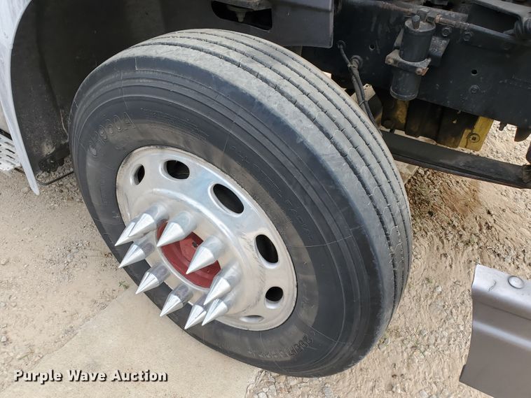 image for item KC9562 1999 International 9200  semi truck