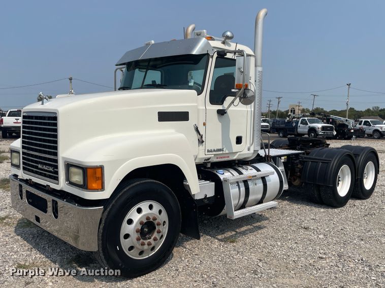 image for item KK9423 2012 Mack CHU613  semi truck