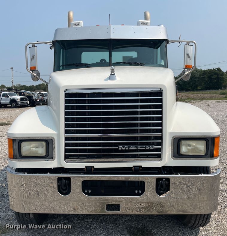 image for item KK9423 2012 Mack CHU613  semi truck
