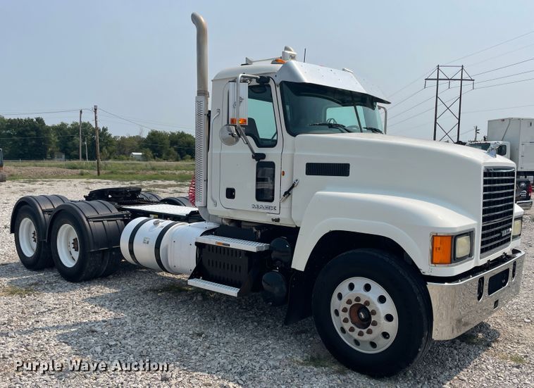 image for item KK9423 2012 Mack CHU613  semi truck