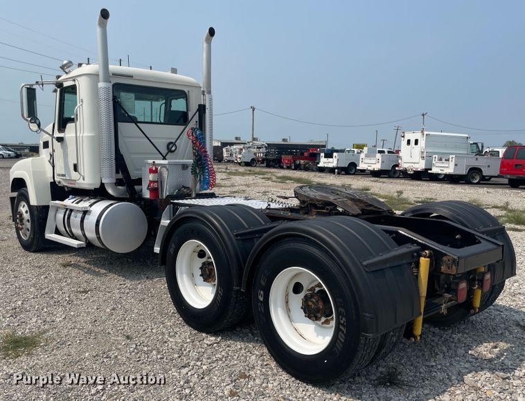 image for item KK9423 2012 Mack CHU613  semi truck