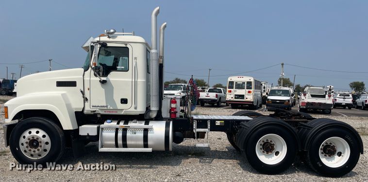 image for item KK9423 2012 Mack CHU613  semi truck