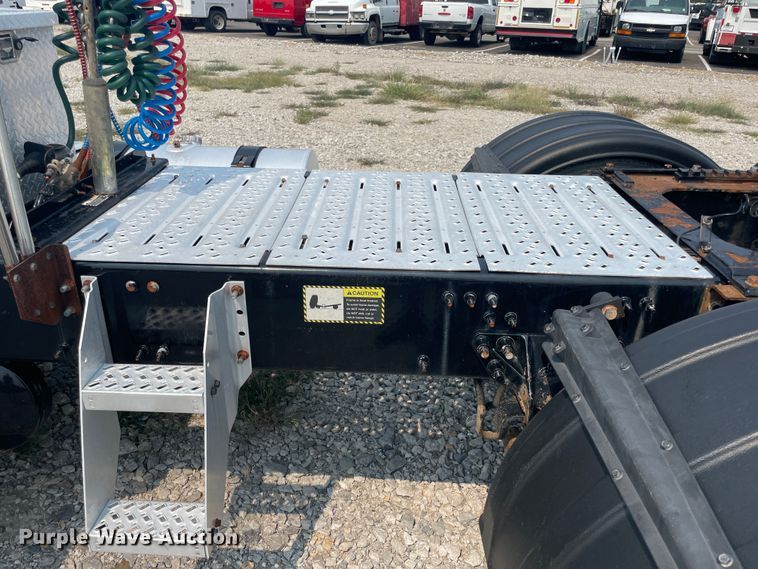 image for item KK9423 2012 Mack CHU613  semi truck