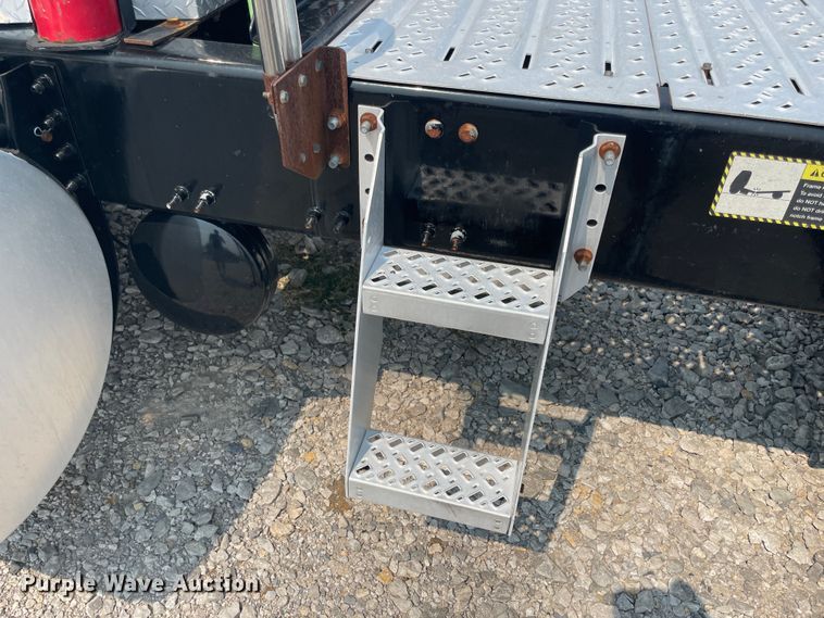 image for item KK9423 2012 Mack CHU613  semi truck