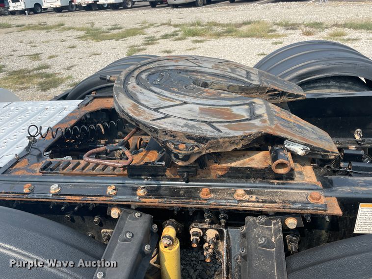 image for item KK9423 2012 Mack CHU613  semi truck