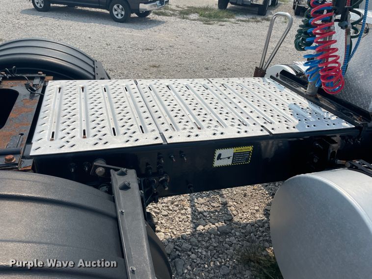 image for item KK9423 2012 Mack CHU613  semi truck