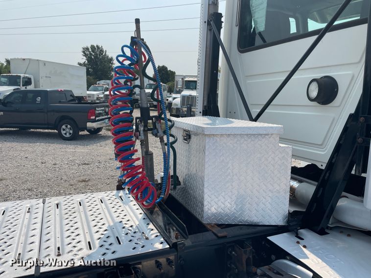 image for item KK9423 2012 Mack CHU613  semi truck