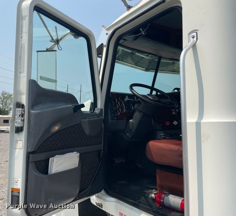 image for item KK9423 2012 Mack CHU613  semi truck