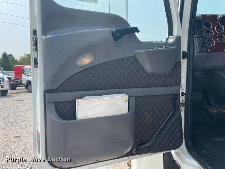 image for item KK9423 2012 Mack CHU613  semi truck