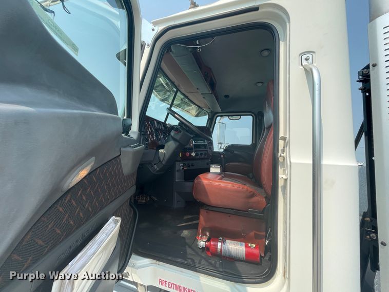 image for item KK9423 2012 Mack CHU613  semi truck