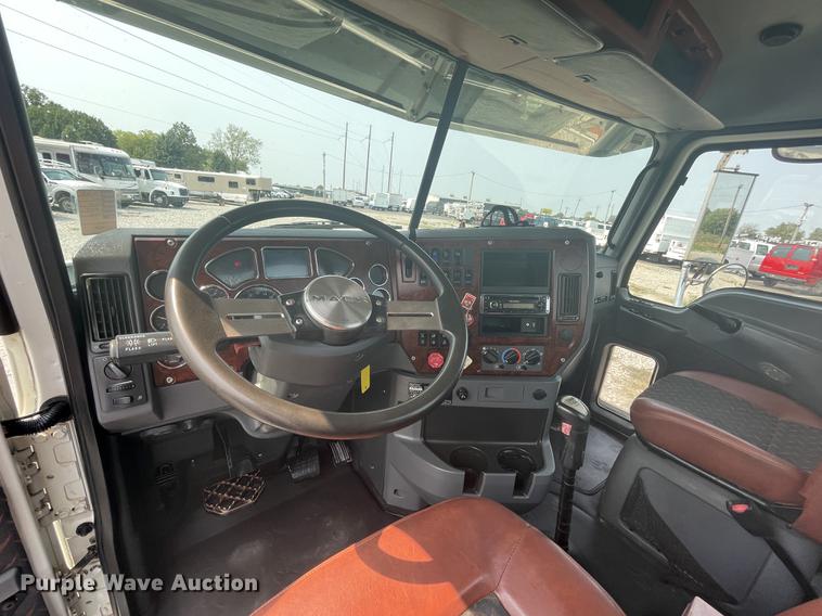 image for item KK9423 2012 Mack CHU613  semi truck