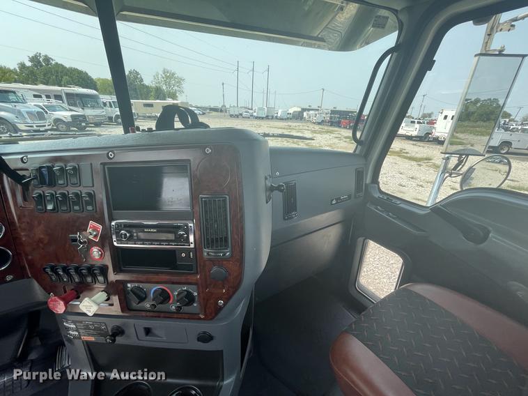 image for item KK9423 2012 Mack CHU613  semi truck