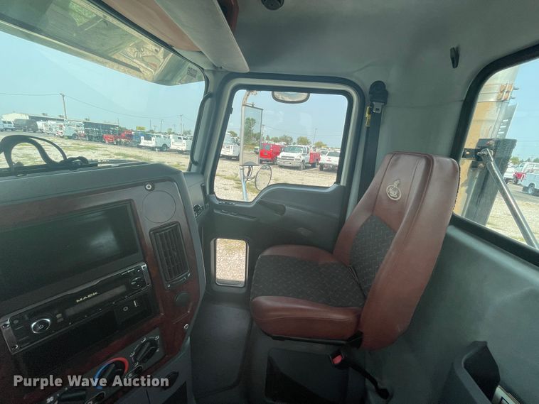 image for item KK9423 2012 Mack CHU613  semi truck