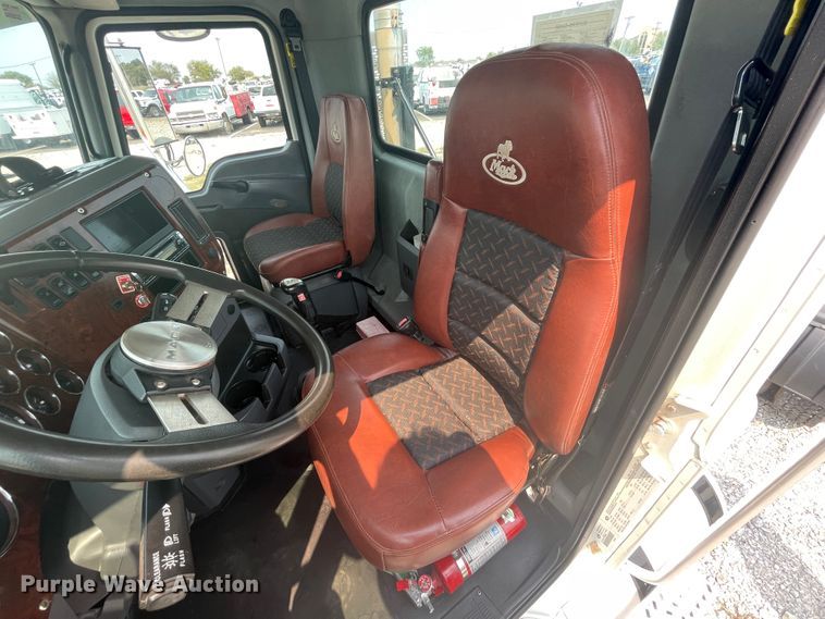 image for item KK9423 2012 Mack CHU613  semi truck