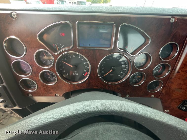 image for item KK9423 2012 Mack CHU613  semi truck