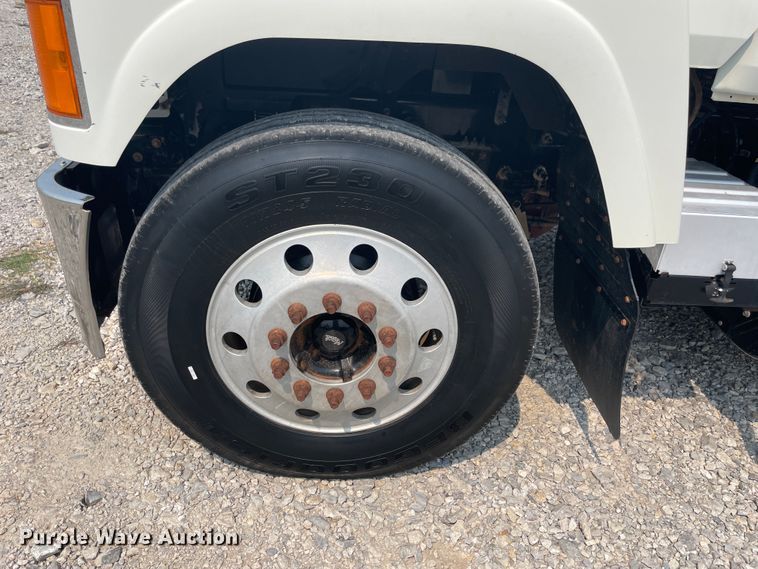 image for item KK9423 2012 Mack CHU613  semi truck