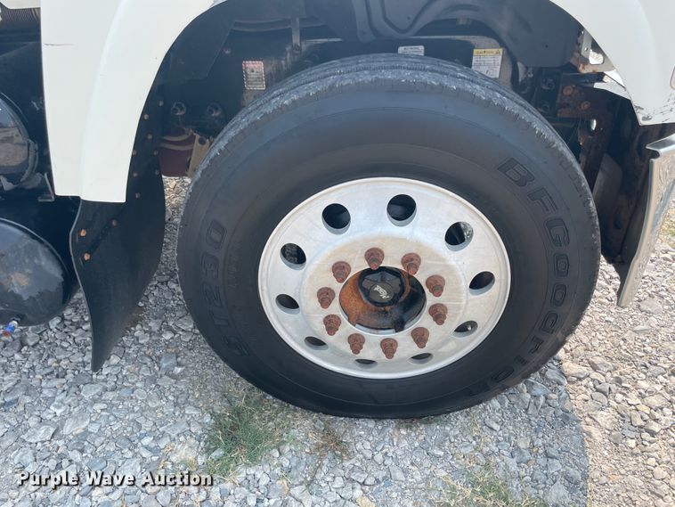 image for item KK9423 2012 Mack CHU613  semi truck