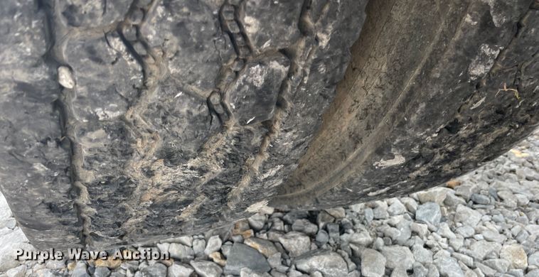 image for item KK9423 2012 Mack CHU613  semi truck